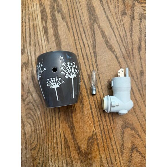 Scentsy Taro Plug In Wax Warmer Night Light Gray Dandelion - Picture 1 of 4
